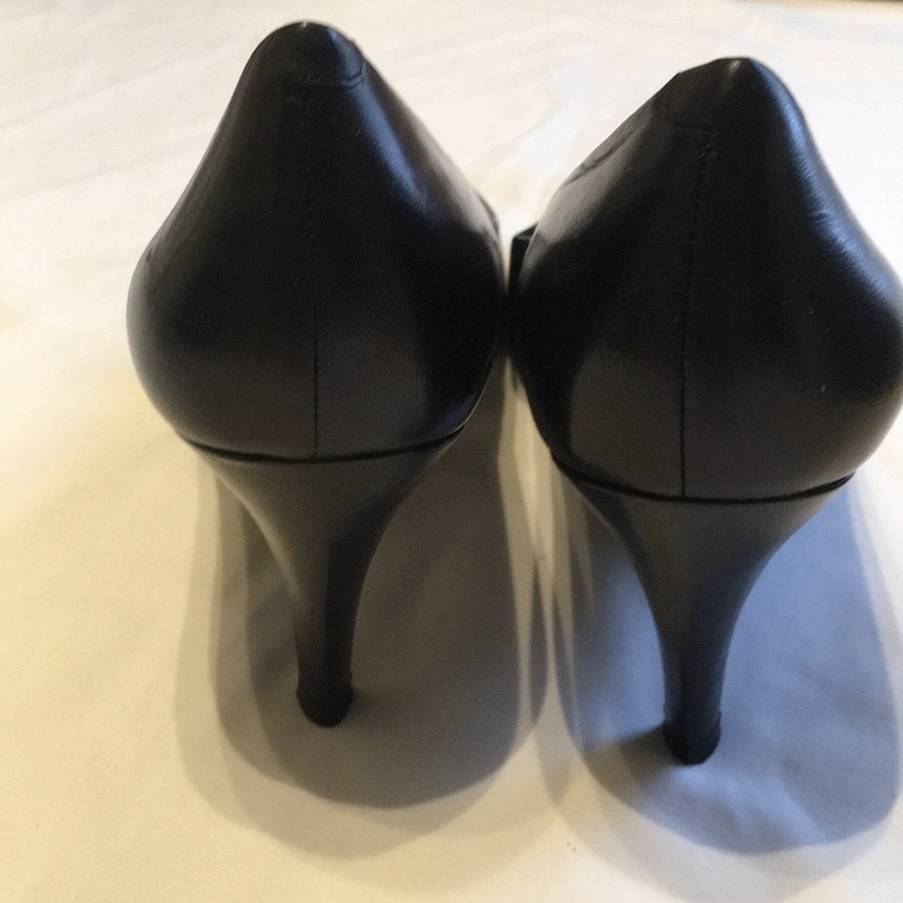 Black heels - Picture 3 of 3